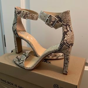 Vince Camuto ankle wrap snakeskin shoe. Size 7. New never worn.